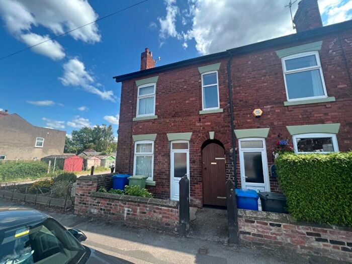 3 Bedroom End Of Terrace House To Rent In Old Road, Brampton, Chesterfield, S40