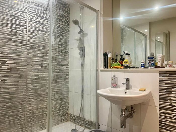 2 Bedroom Flat To Rent In Gresham Park Road, Woking, GU22