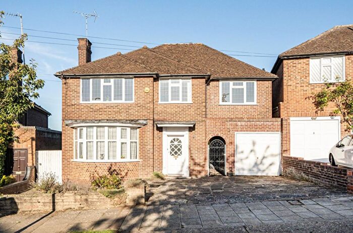 5 Bedroom Detached House For Sale In Michleham Down, Woodside Park, N12