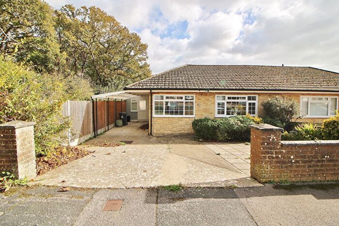 3 Bedroom Semi Detached Bungalow For Sale In Newbolt Close, Cowplain, PO8