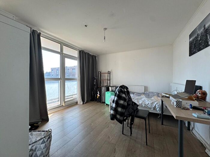 2 Bedroom Flat To Rent In Dorrington Point, Bromley High Street, London, , [Ref: Bp], E3