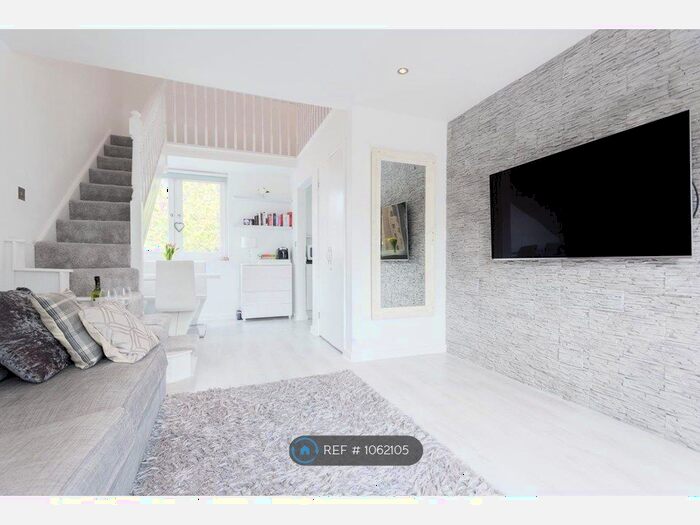 1 Bedroom Flat To Rent In East Smithfield, London, E1W