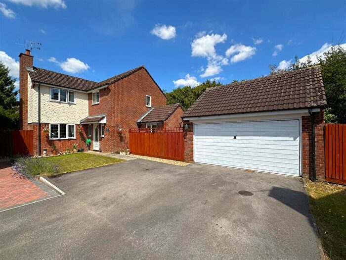 4 Bedroom Detached House For Sale In Cruse Close, Chippenham, SN14