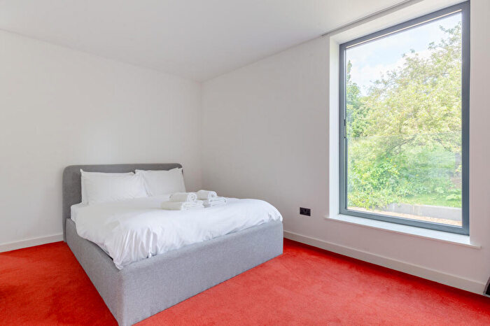 1 Bedroom Terraced House To Rent In Gifford Street, London, N1