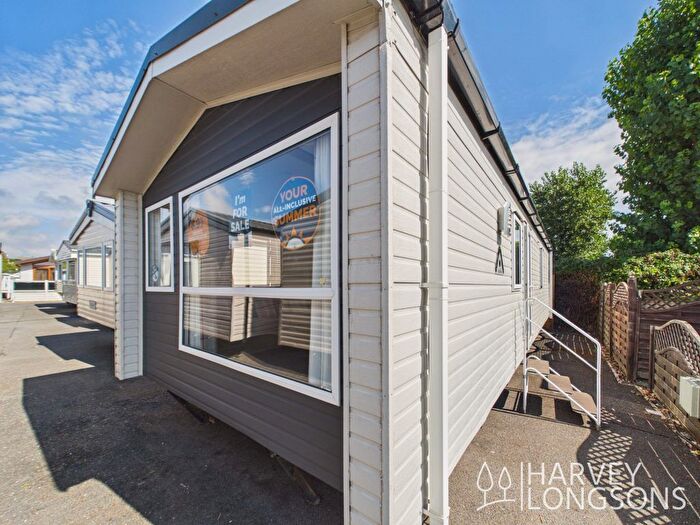 2 Bedroom Park Home For Sale In Walton Avenue, Felixstowe, IP11