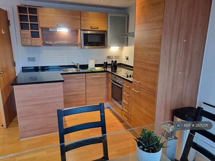 2 Bedroom Flat To Rent In Chadwick Street, Hunslet, Leeds, LS10