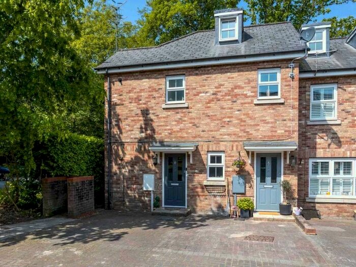 2 Bedroom Maisonette For Sale In The Grange, Langton Green, Tunbridge Wells, Kent, TN3