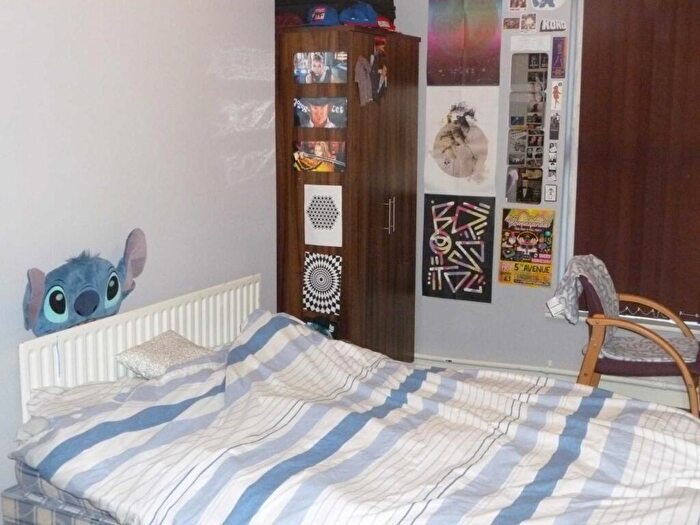 10 Bedroom Semi-Detached House To Rent In Victoria Road, Fallowfield, M14