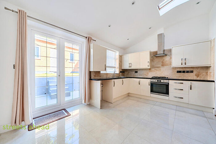 5 Bedroom Terraced House To Rent In Hythe Road, Thornton Heath, CR7