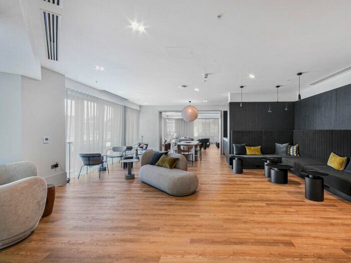 1 Bedroom Flat For Sale In Hive House, Capital Interchange Way, Kew, London, TW8