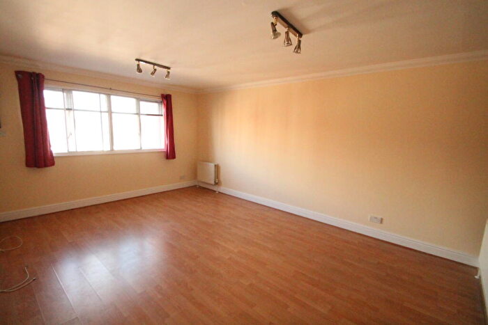 2 Bedroom Flat To Rent In Gainsborough Court, Bromley, BR2