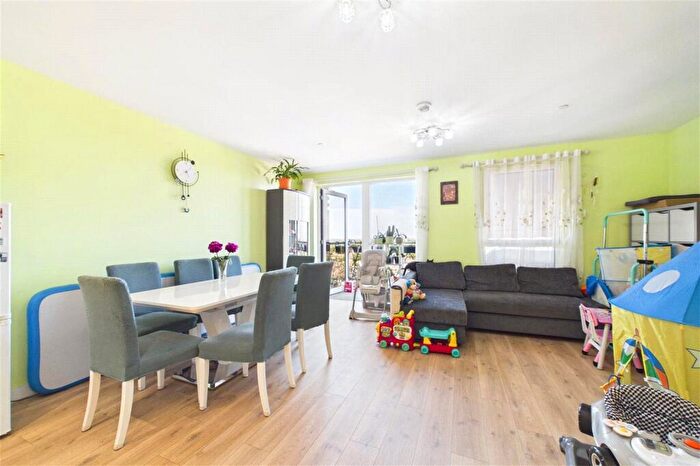 2 Bedroom Apartment For Sale In Paynter House, Shipbuilding Way, London, E13