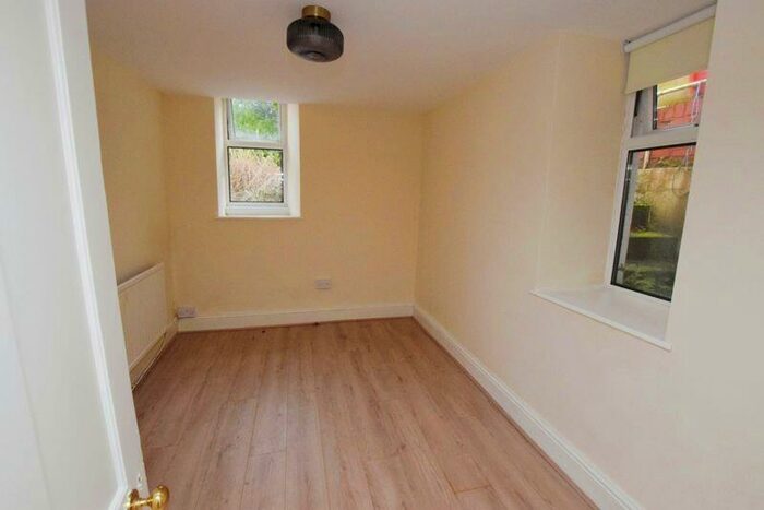 3 Bedroom Flat For Sale In Heavitree Park, Exeter, EX1