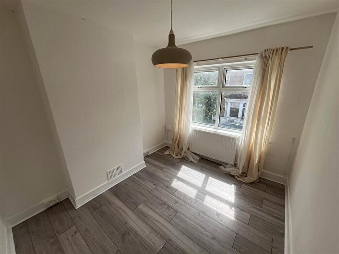 2 Bedroom Apartment To Rent In Shakespeare Road, Walthamstow, E17