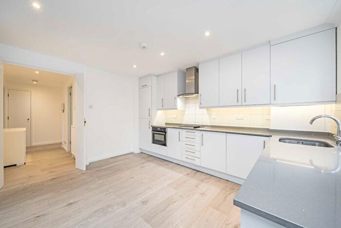 2 Bedroom Flat To Rent In Brompton Park Crescent, London, SW6