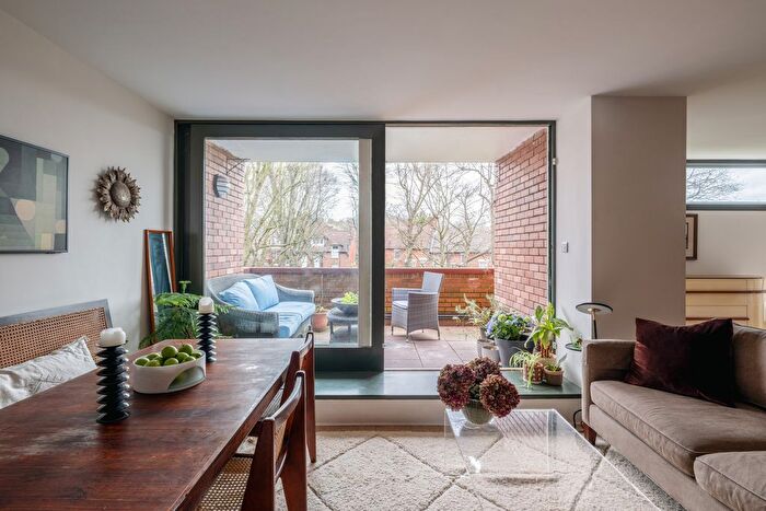 1 Bedroom Flat For Sale In Highgate Spinney Viii, London, N8