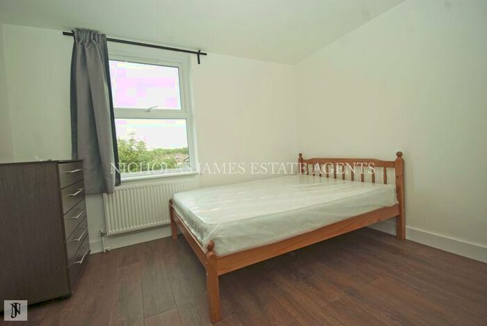 2 Bedroom Flat To Rent In Wightman Road, Haringey, London, N8