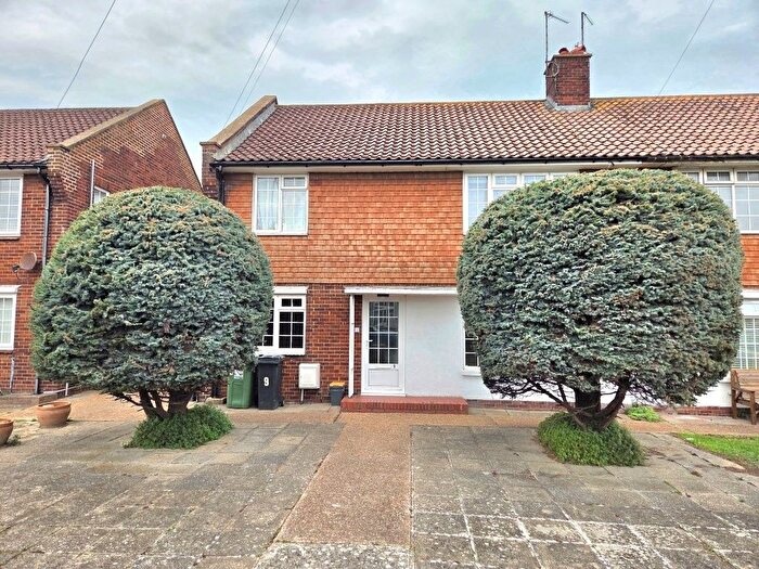 2 Bedroom Flat For Sale In Seaside, Eastbourne, BN23