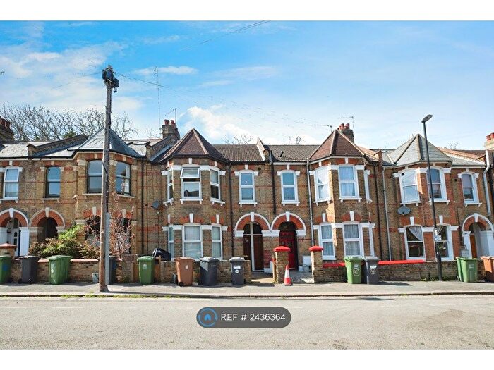 2 Bedroom Flat To Rent In Sandrock Road, London, SE13