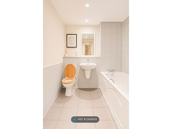 2 Bedroom Flat To Rent In Golate Street, Cardiff, CF10
