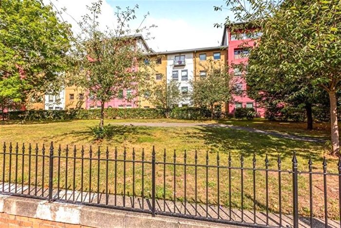 2 Bedroom Flat To Rent In Crown Close, Woodgreen, N22