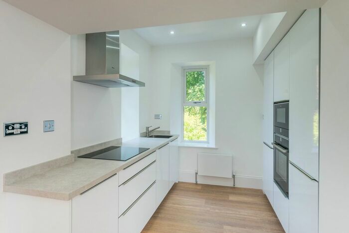 2 Bedroom Flat To Rent In Apt, Brocco Bank, Botanical Garden, S11