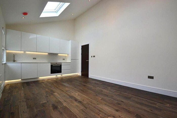 2 Bedroom Flat To Rent In Lammas Park Road, Ealing, W5