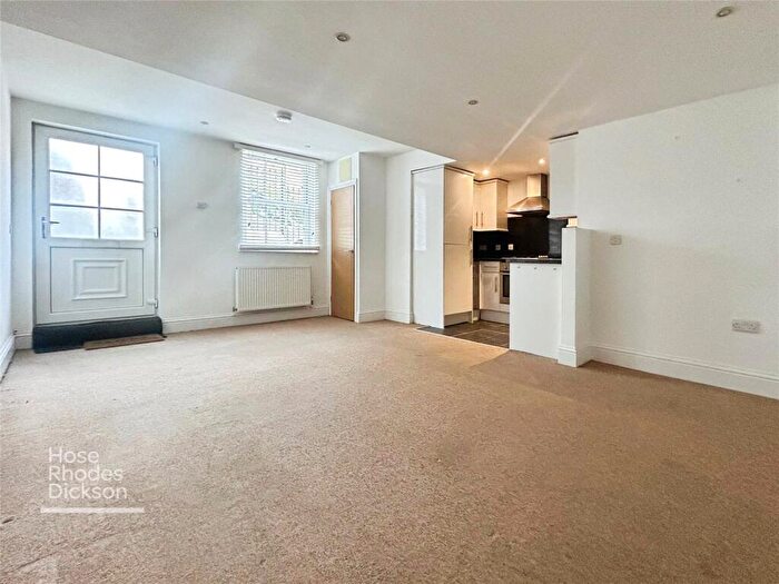 2 Bedroom Apartment To Rent In Princess Beatrice Court, Denmark Road, PO31