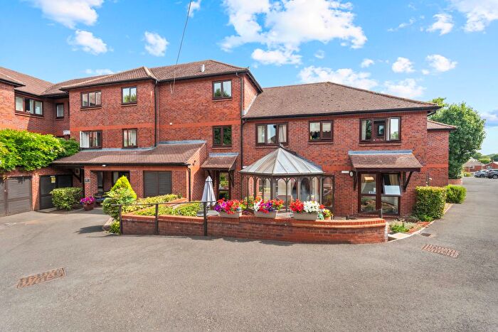 1 Bedroom Flat For Sale In Pond Court The Ridgeway, Codicote, SG4