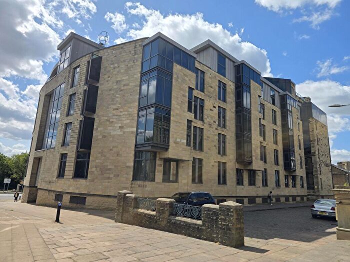 2 Bedroom Flat For Sale In The Gatehaus Leeds Road, Bradford, BD1