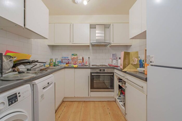 3 Bedroom Flat To Rent In Durward Street, Whitechapel, London, E1