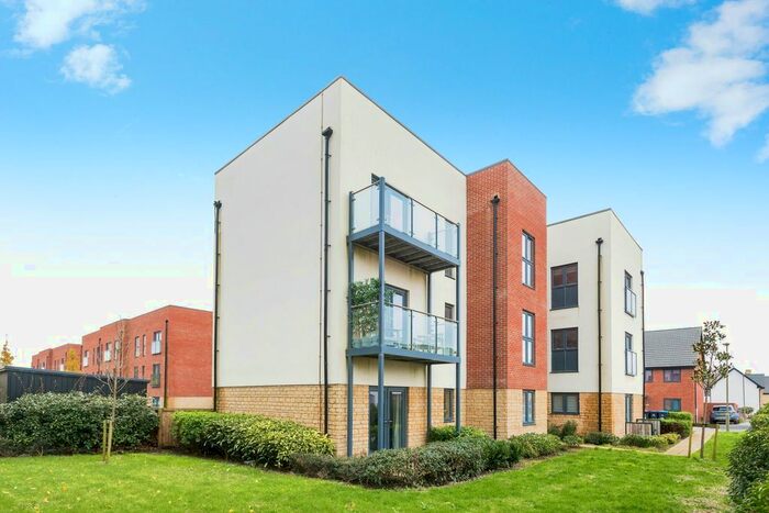 2 Bedroom Flat For Sale In Furrow Crescent, Curbridge, Witney, Oxfordshire, OX29