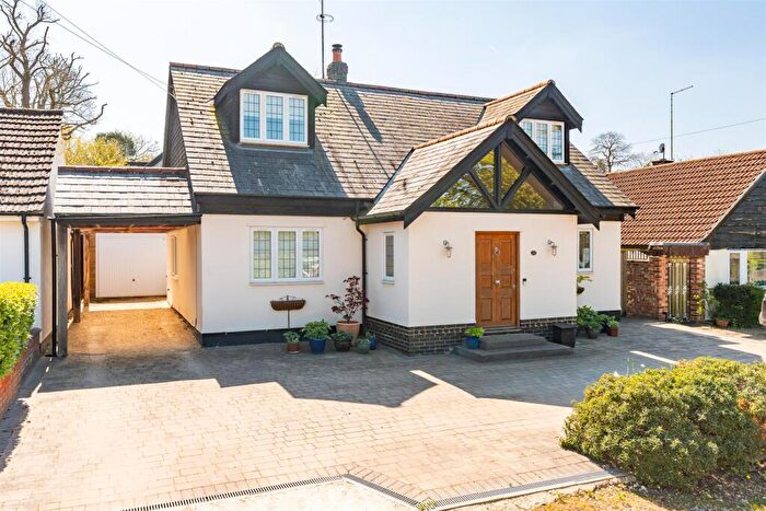 4 Bedroom Detached House For Sale In Chestnut Walk, Welwyn, AL6