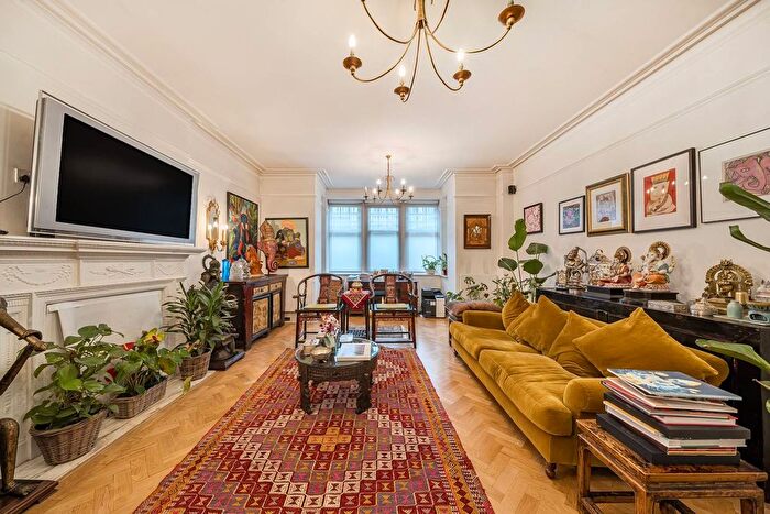 2 Bedroom Flat To Rent In Queen's Gate, South Kensington, London, SW7