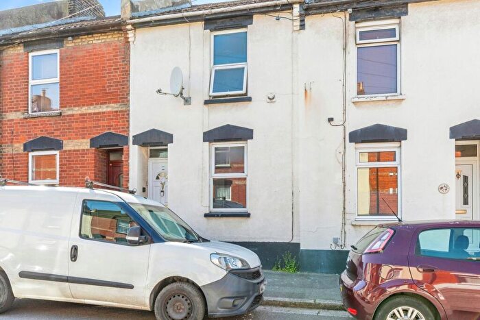 3 Bedroom Terraced House For Sale In Catherine Street, Rochester, Kent, ME1