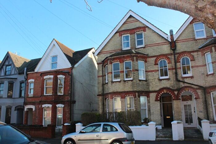 1 Bedroom Flat To Rent In Bedford Grove, Eastbourne, East Sussex, BN21