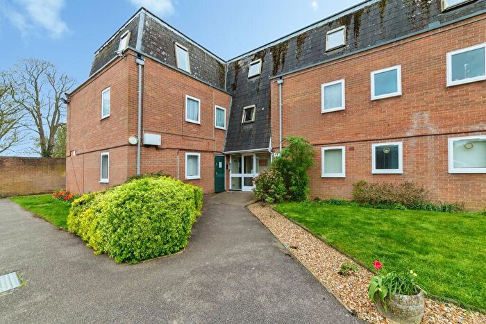 2 Bedroom Flat For Sale In Grove Court, Arlesey, SG15