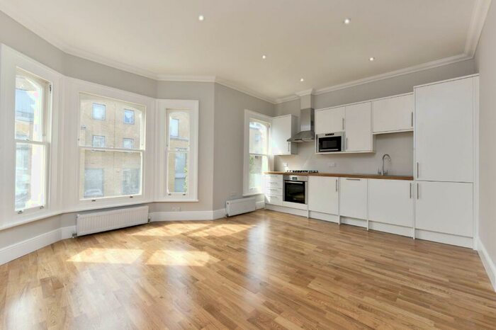 2 Bedroom Apartment To Rent In Ilminster Gardens, SW11