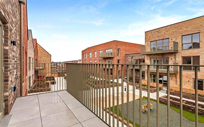 2 Bedroom Flat To Rent In Bragg Way, Cambridge, Cambridgeshire, CB5