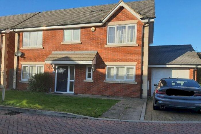 4 Bedroom Property To Rent In Rockfield Drive, Luton LU3