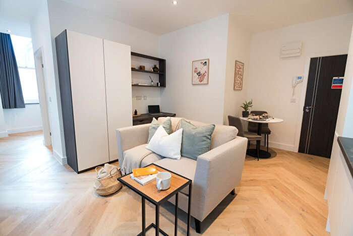 Apartment To Rent In Apt, Churchill House Residence #, LG06