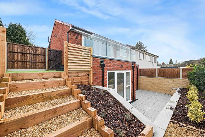 2 Bedroom Property For Sale In Grange Close, Westerham, Kent, TN16