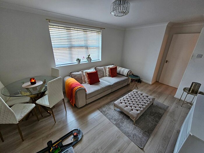 2 Bedroom Flat To Rent In Earls Meade, Luton, LU2