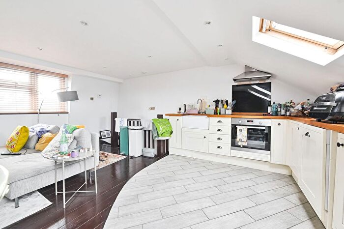 2 Bedroom Flat To Rent In Shorrolds Rd, Fulham, London, SW6