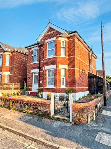 3 Bedroom Detached House For Sale In Muscliffe Road, Bournemouth, BH9