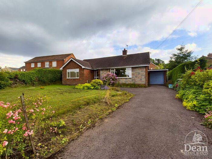 Houses for sale & to rent in GL17 9TN, The Square, Lydbrook And