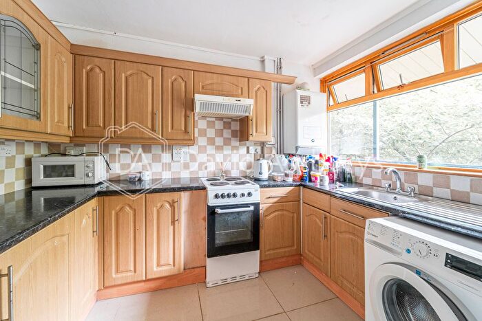 3 Bedroom Maisonette To Rent In Plender Street, Camden Town, London, NW1