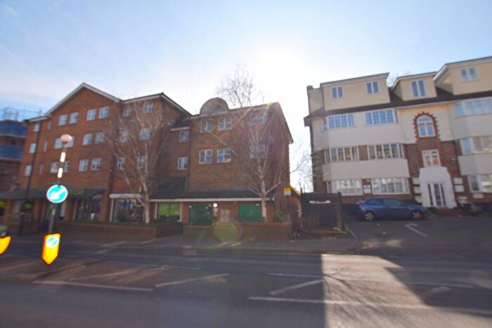 2 Bedroom Flat To Rent In Windmill Rise, EN2
