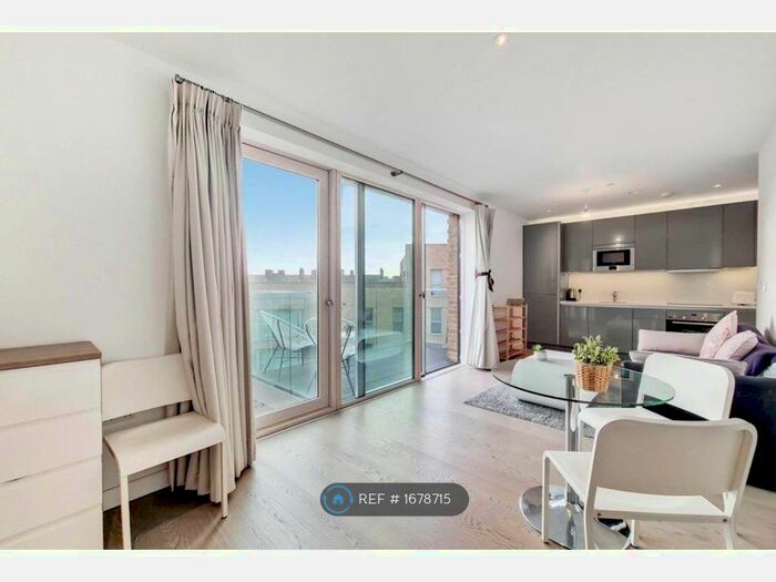 Studio To Rent In New Paragon Walk, London, SE17