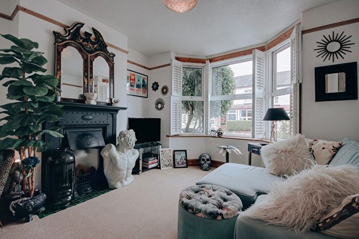 4 Bedroom Terraced House For Sale In Oxhey Avenue, Watford, WD19
